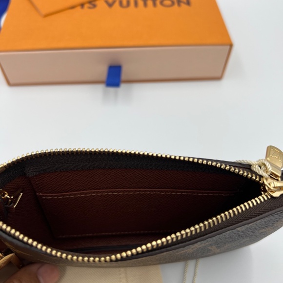 NEW LOUIS VUITTON  Key Pouch S - Picture 9 of 16